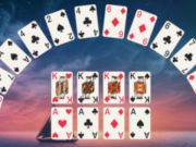 Laro Crescent Solitaire  online