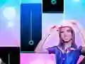 Laro Ana emilia Piano Tiles online