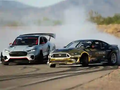 Laro Drifting Mustang Car Puzzle online