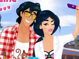 Laro Couple Travel Selfie online