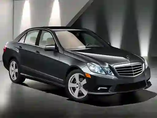 Laro E-Class Sedan Puzz online