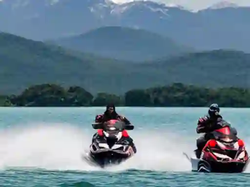 Laro Jetski Racing World online
