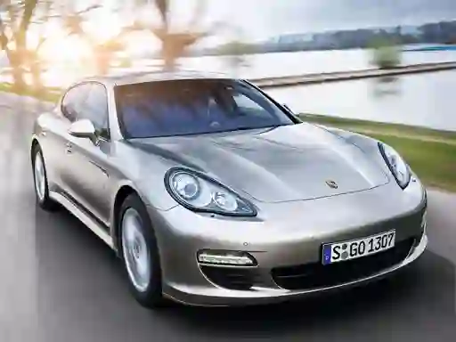 Laro Porsche Panamera Puzzle online
