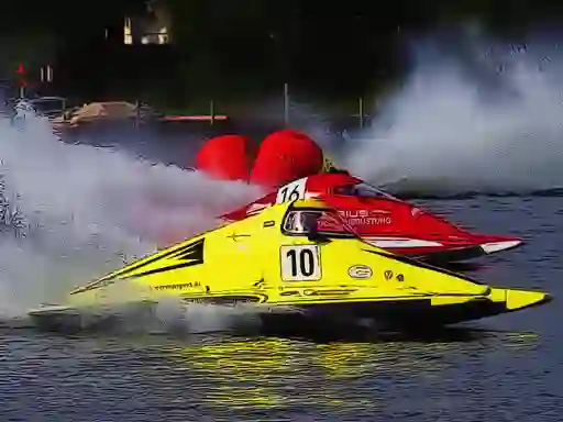 Laro Motor Racing Boat online
