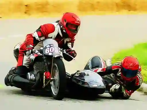 Laro Sidecar Racing Puzzle online