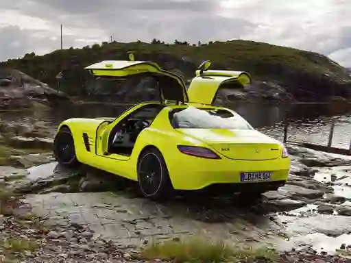 Laro Mercedes-Benz SLS E-Cell Puzzle online